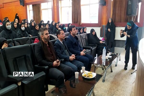 برگزاری جشن تکلیف سیاسی برای رای اولی ها در ورامین