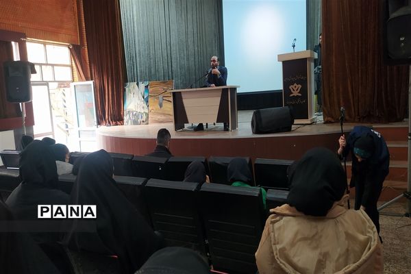 برگزاری جشن تکلیف سیاسی برای رای اولی ها در ورامین