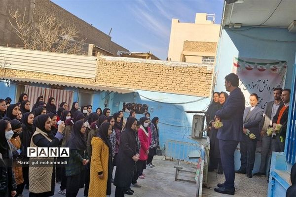 برگزاری نمایشگاه فرهنگی هنری و سفره سالم در دبیرستان پردیسان ورامین