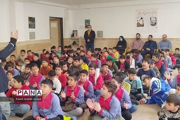 دانش‌آموزان شهریار در مراسم میلاد علی‌بن ابی‌طالب (ع)