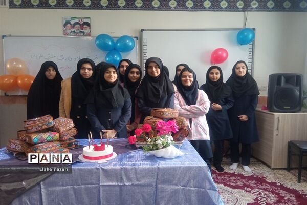 مراسم ولادت امام علی «ع» و روز پدر در دبیرستان نمونه دولتی شهید نصرتی