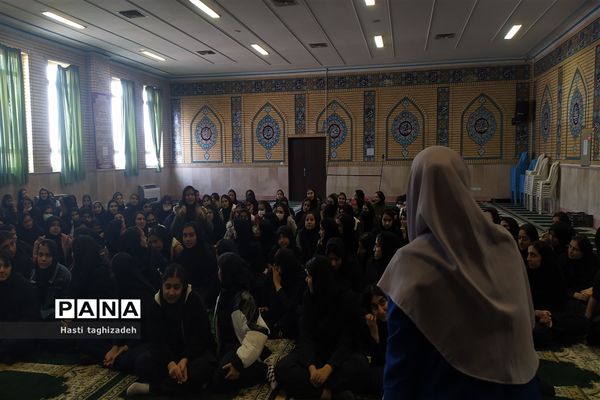 مراسم تقدیر از پدران در دبیرستان دخترانه نمونه امیرالمومنین ورامین