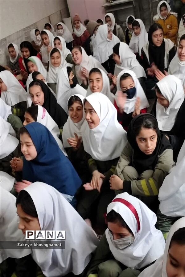 برگزاری جشن میلاد حضرت علی (ع) و روز پدر در مدرسه شهید خاقانی شهرستان شیروان