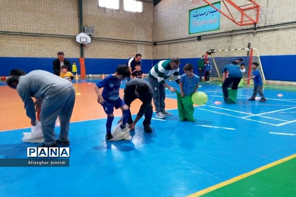 مسابقه پدر پسری و رقابت پایاپای بین پدرها و پسرها در شهرستان پیشوا