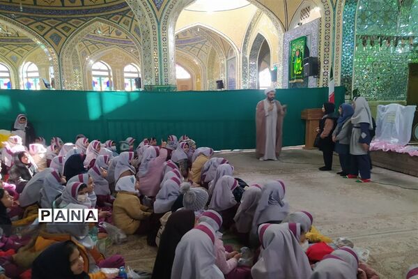 جشن دانش‌آموزان آموزشگاه شهید مفتح به‌مناسبت میلاد فرخنده مولای متقیان