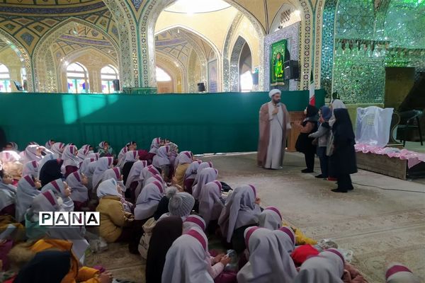 جشن دانش‌آموزان آموزشگاه شهید مفتح به‌مناسبت میلاد فرخنده مولای متقیان