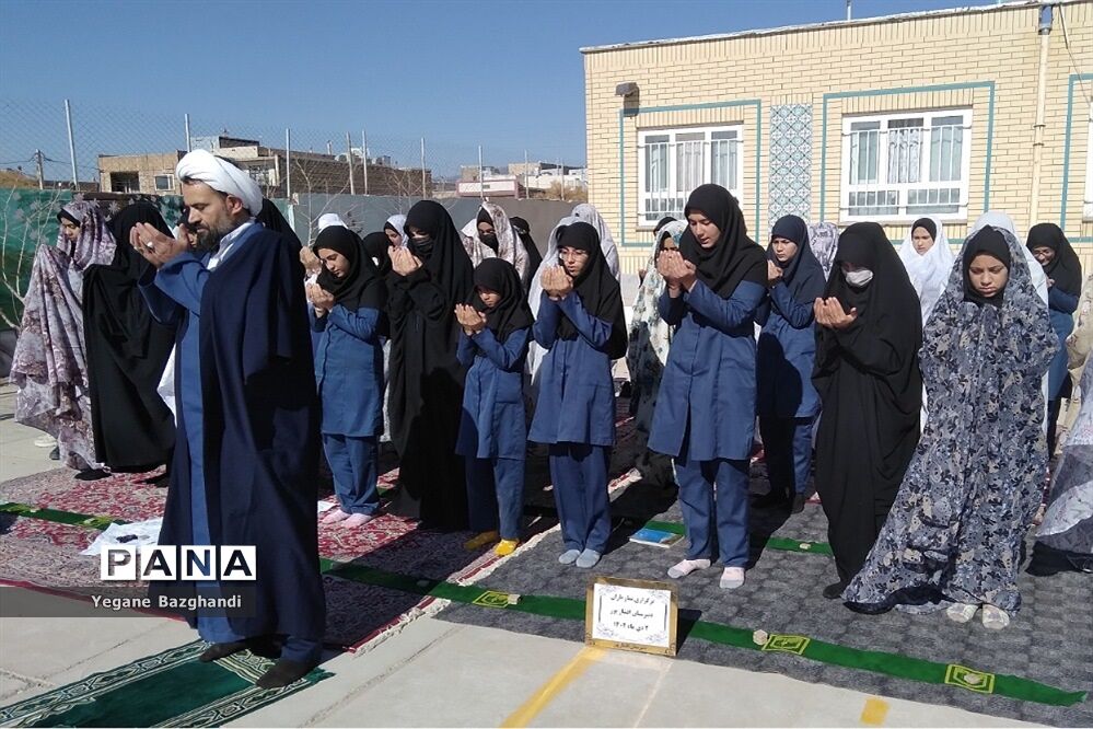 اقامه نماز باران در مدارس سبزوار