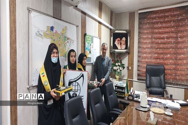 پویش بوسه بر دستان پدر توسط تشکیلات پیشتازان شادگان