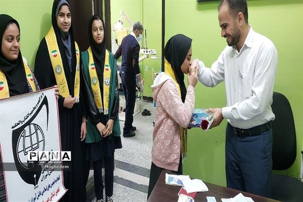 پویش بوسه بر دستان پدر توسط تشکیلات پیشتازان شادگان