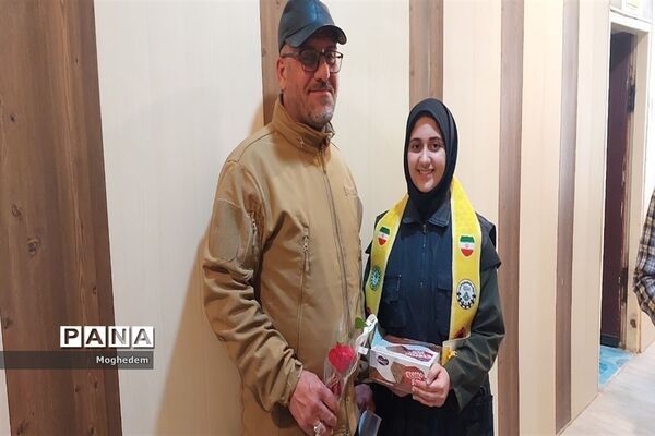 پویش بوسه بر دستان پدر توسط تشکیلات پیشتازان شادگان