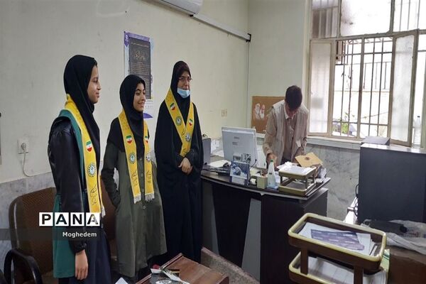 پویش بوسه بر دستان پدر توسط تشکیلات پیشتازان شادگان