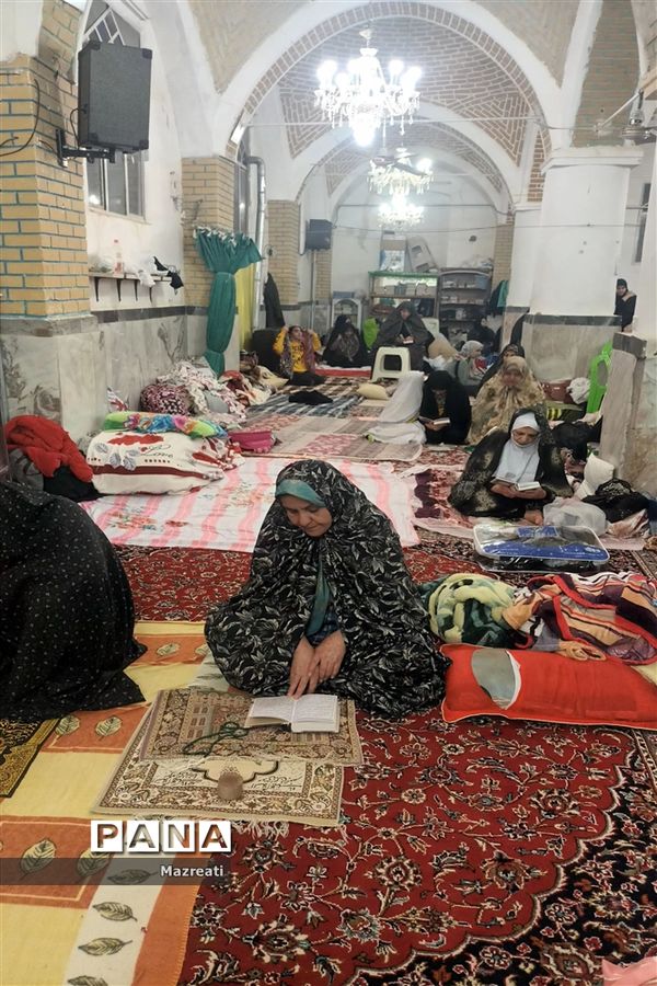 اعتکاف دانش‌آموزی در مسجد محبین نوش آباد