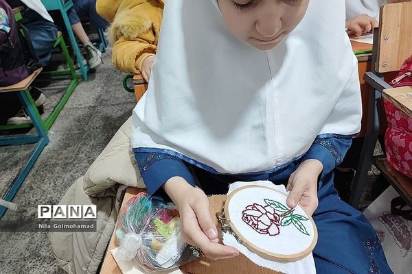 کارگاه آموزشی و مهارت‌آموزی  در مدرسه حافظ دختران شهریار