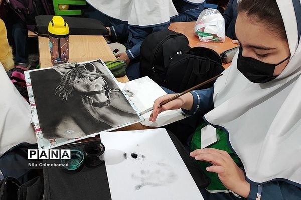 کارگاه آموزشی و مهارت‌آموزی  در مدرسه حافظ دختران شهریار