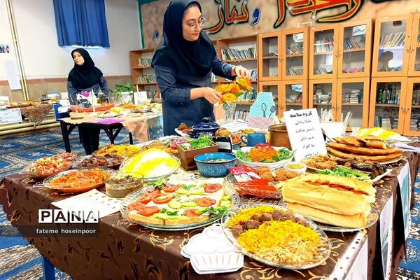 جشنواره غذا در دبیرستان دخترانه خاتم الانبیا در ناحیه دو بهارستان