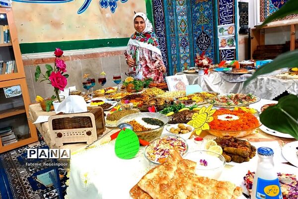 جشنواره غذا در دبیرستان دخترانه خاتم الانبیا در ناحیه دو بهارستان