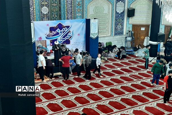 اعتکاف دانش‌آموزان پسر ناحیه ۷ مشهد در مسجد امام محمد باقر(ع)