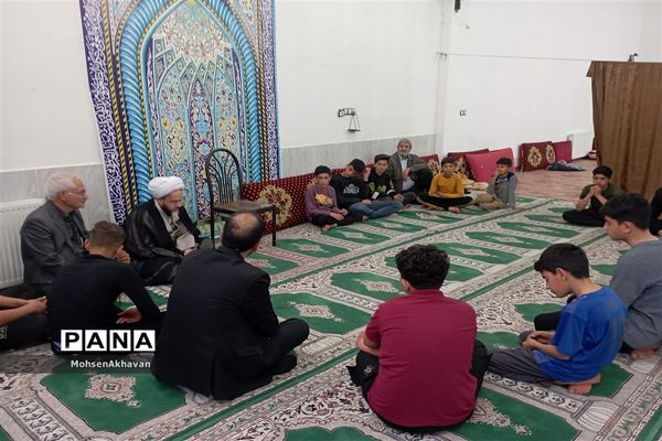 اعتکاف دانش‌آموزی درخلیل آباد