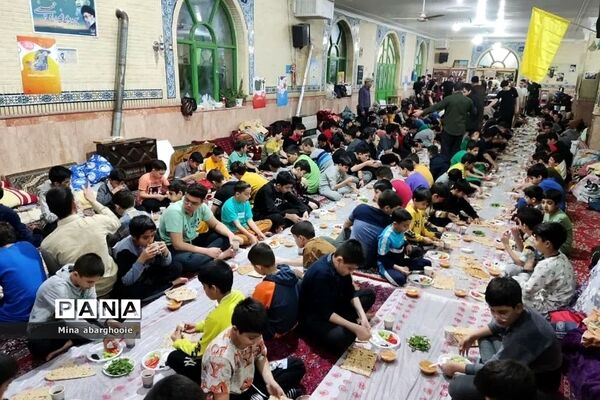 حضور دانش آموزان پسر شهرستان پیشوا در مراسم معنوی اعتکاف