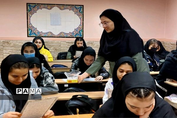 ختم قرآن توسط دانش‌آموزان منطقه ۱۸ به‌مناسبت  وفات حضرت زینب(س)