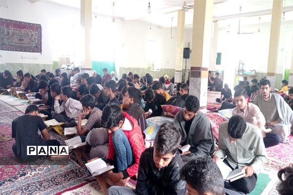 آئین اعتکاف دانش‌آموزای در هرمزگان