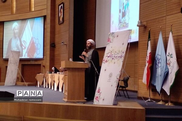 برگزاری همایش مشاوره ای  تربیت فرزند در تالار شهر مشهد