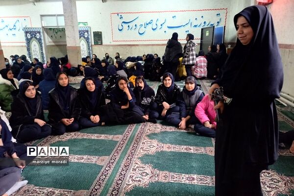 جلسه آموزشی کار با اسلحه ویژه دانش‌آموزان بهارستان۲