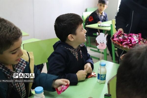 آیین برگزاری توزیع شیر در مدارس استان البرز