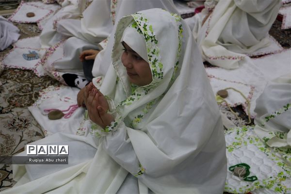 بهار بندگی ۳۰۰ نومکلف در امام‌زاده بی‌بی سکینه صفادشت