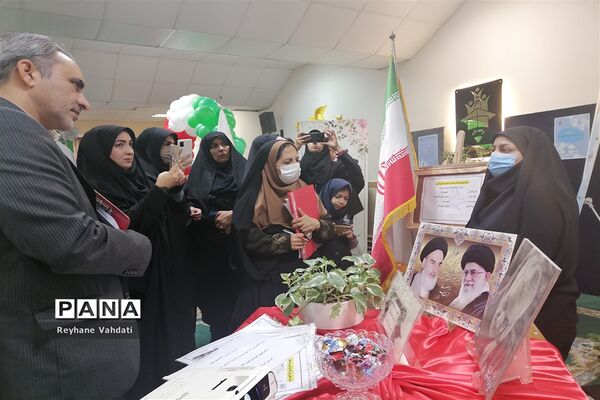 جشنواره تجربه گردانی مدیران مدارس ناحیه دو با عنوان الف تا ی