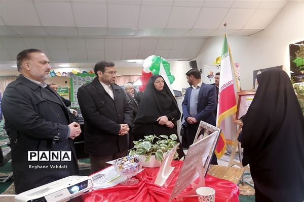 جشنواره تجربه گردانی مدیران مدارس ناحیه دو با عنوان الف تا ی