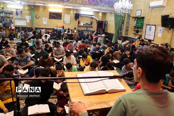 اعتکاف دانش‌آموزی ناحیه ۳ مشهد در مسجد امام صادق علیه السلام