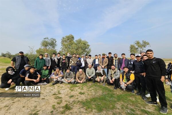 بازدید دانش‌آموزان پسر شهرستان عباس آباد از مناطق عملیاتی جنوب