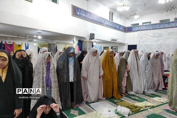 اعتکاف دانش‌آموزان در بوشهر