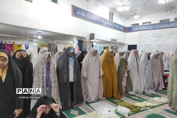 اعتکاف دانش‌آموزان در بوشهر