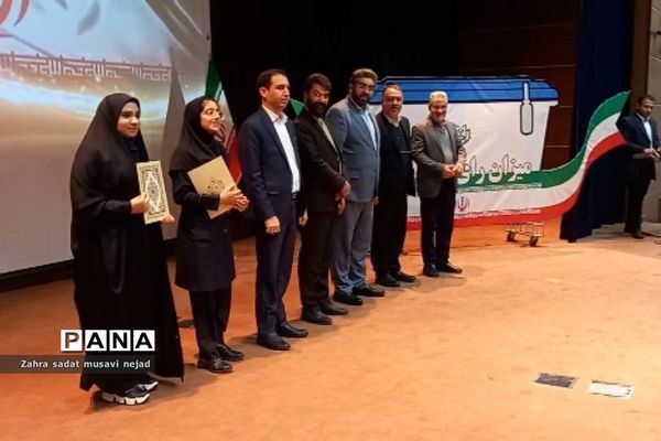 جشن تکلیف سیاسی هفتصد دانش‌آموز دختر رای اولی در شهریار