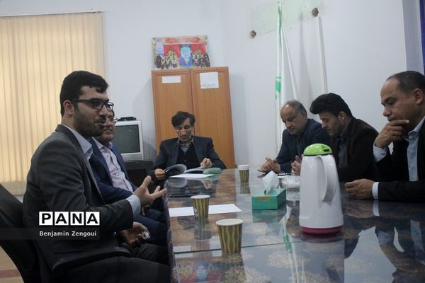 جلسه هم اندیشی سازمان دانش‌آموزی استان بوشهر با اداره نهضت سوادآموزی استان