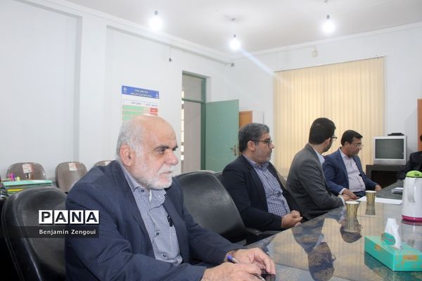 جلسه هم اندیشی سازمان دانش‌آموزی استان بوشهر با اداره نهضت سوادآموزی استان