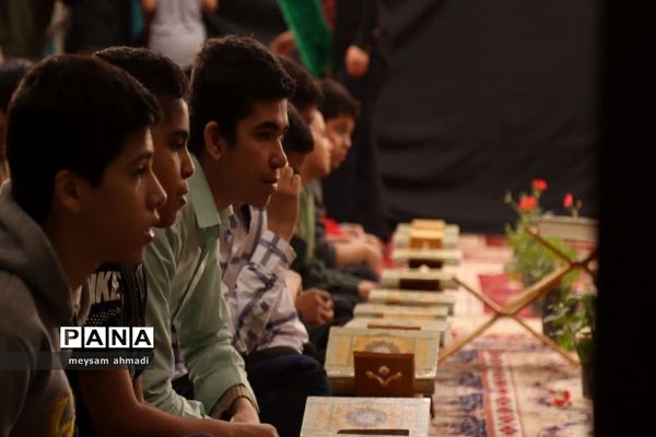 اعتکاف دانش‌آموزی در یزد