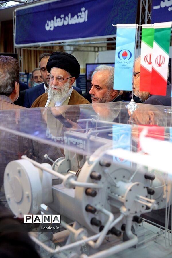 بازدید رهبر انقلاب از نمایشگاه تولید ایرانی