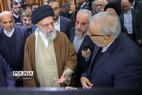 بازدید رهبر انقلاب از نمایشگاه تولید ایرانی