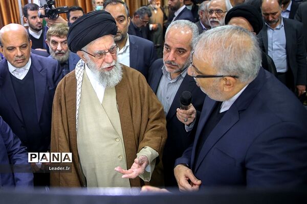 بازدید رهبر انقلاب از نمایشگاه تولید ایرانی