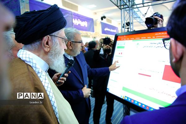بازدید رهبر انقلاب از نمایشگاه تولید ایرانی