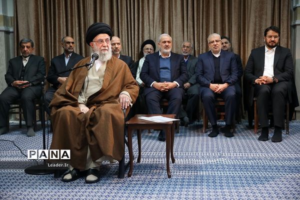 بازدید رهبر انقلاب از نمایشگاه تولید ایرانی