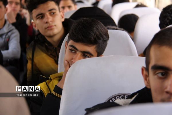 اعزام دانش‌آموزان پسر شهرستان اسفراین به مناطق عملیاتی راهیان نور