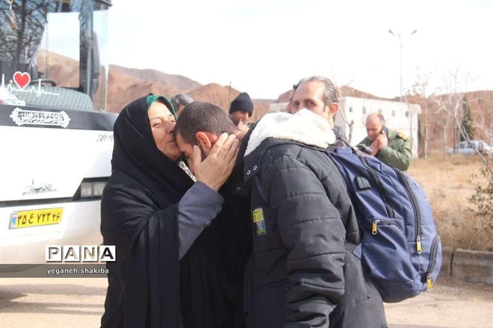 اعزام دانش‌آموزان پسر شهرستان اسفراین به مناطق عملیاتی راهیان نور