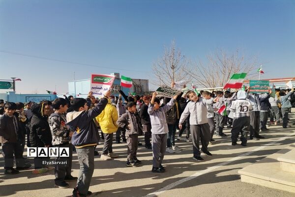نو اختن زنگ انقلاب در مدارس پسرانه خلیل‌آباد