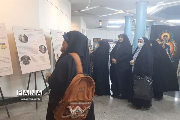 بازدیدمعاونین و مربیان پرورشی منطقه ۱۳ از نمایشگاه معنویت در اسارت