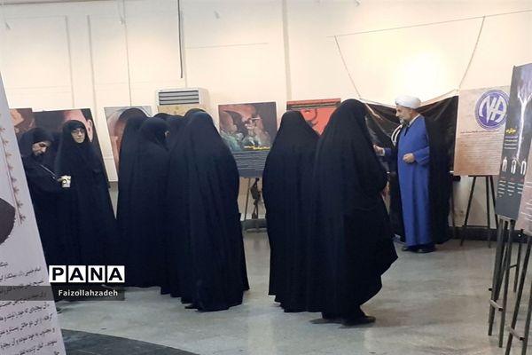 بازدیدمعاونین و مربیان پرورشی منطقه ۱۳ از نمایشگاه معنویت در اسارت