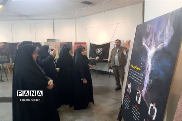 بازدیدمعاونین و مربیان پرورشی منطقه ۱۳ از نمایشگاه معنویت در اسارت